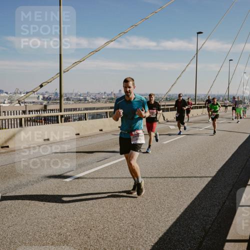 03.10.2025 - Köhlbrandbrückenlauf Michael Burmester http://msf.ph/oto/9040908 03.10.2025 12:22:06 Position 1  meine-sportfotos.de