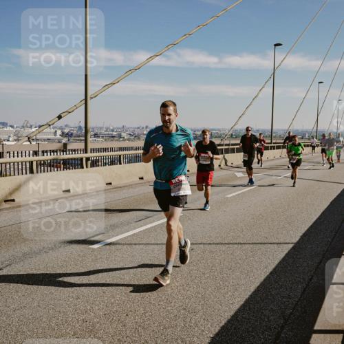 03.10.2025 - Köhlbrandbrückenlauf Michael Burmester http://msf.ph/oto/9040914 03.10.2025 12:22:06 Position 1  meine-sportfotos.de