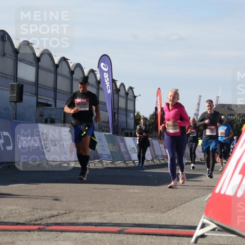 03.10.2025 - Köhlbrandbrückenlauf Luisa Fischer http://msf.ph/oto/9040915 03.10.2025 13:33:21 Ziel 4755, 4775, 5211, 5413, 5783, 6276 meine-sportfotos.de