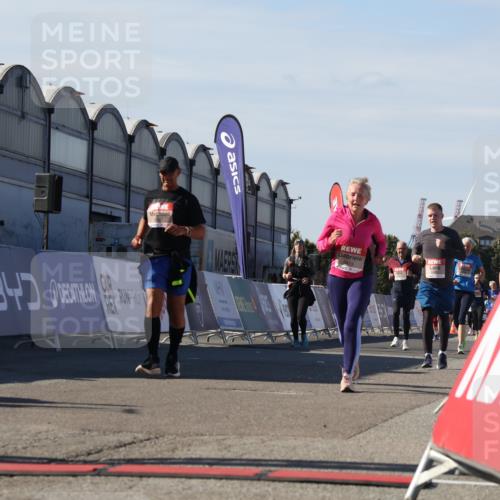 03.10.2025 - Köhlbrandbrückenlauf Luisa Fischer http://msf.ph/oto/9040921 03.10.2025 13:33:21 Ziel 4755, 4775, 5211, 5413, 5783, 6276 meine-sportfotos.de
