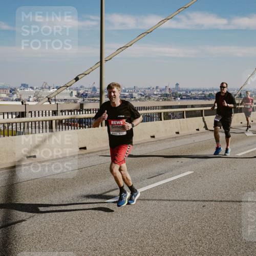 03.10.2025 - Köhlbrandbrückenlauf Michael Burmester http://msf.ph/oto/9040925 03.10.2025 12:22:07 Position 1 6329 meine-sportfotos.de
