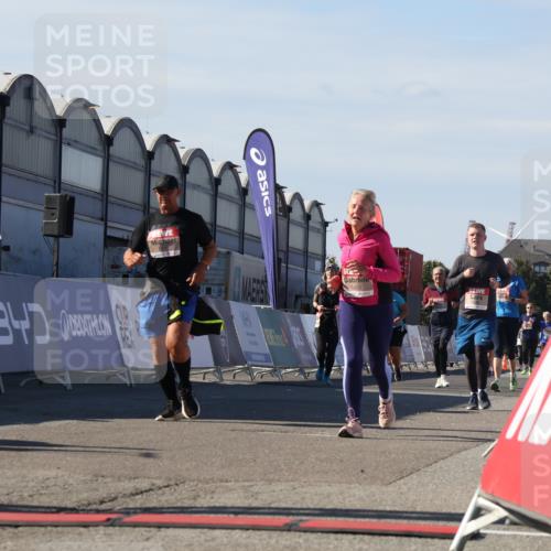 03.10.2025 - Köhlbrandbrückenlauf Luisa Fischer http://msf.ph/oto/9040927 03.10.2025 13:33:21 Ziel 4755, 4775, 5211, 5413, 5783, 6276 meine-sportfotos.de