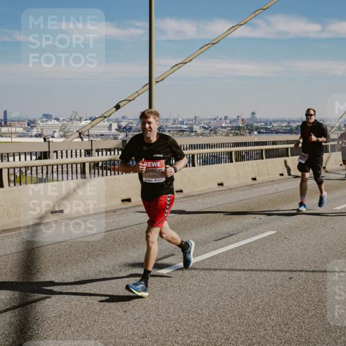 03.10.2025 - Köhlbrandbrückenlauf Michael Burmester http://msf.ph/oto/9040930 03.10.2025 12:22:07 Position 1 6329 meine-sportfotos.de