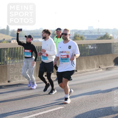 03.10.2025 - Köhlbrandbrückenlauf Lena Gebhardt http://msf.ph/oto/9040934 03.10.2025 09:25:20 Position 1 24, 2836 meine-sportfotos.de