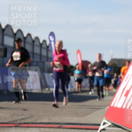 03.10.2025 - Köhlbrandbrückenlauf Luisa Fischer http://msf.ph/oto/9040939 03.10.2025 13:33:22 Ziel 4755, 4775, 5211, 5413, 5549, 5783, 6276 meine-sportfotos.de