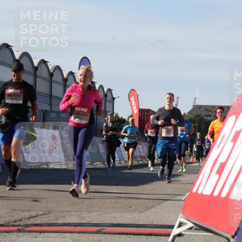 03.10.2025 - Köhlbrandbrückenlauf Luisa Fischer http://msf.ph/oto/9040944 03.10.2025 13:33:22 Ziel 4755, 4775, 5211, 5413, 5549, 5783, 6276 meine-sportfotos.de