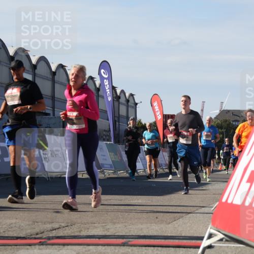 03.10.2025 - Köhlbrandbrückenlauf Luisa Fischer http://msf.ph/oto/9040948 03.10.2025 13:33:23 Ziel 4755, 4775, 5211, 5413, 5549, 5783, 6276 meine-sportfotos.de