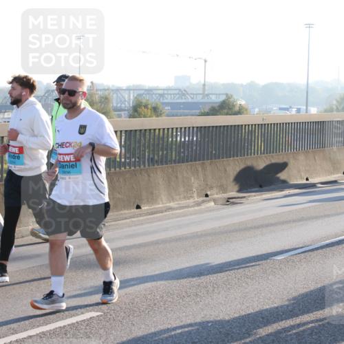 03.10.2025 - Köhlbrandbrückenlauf Lena Gebhardt http://msf.ph/oto/9040951 03.10.2025 09:25:20 Position 1 2293, 24, 2836, 2 meine-sportfotos.de