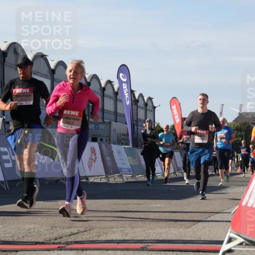 03.10.2025 - Köhlbrandbrückenlauf Luisa Fischer http://msf.ph/oto/9040954 03.10.2025 13:33:23 Ziel 4755, 4775, 5211, 5413, 5549, 5783, 6276 meine-sportfotos.de