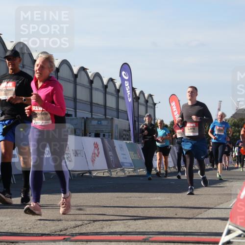 03.10.2025 - Köhlbrandbrückenlauf Luisa Fischer http://msf.ph/oto/9040957 03.10.2025 13:33:23 Ziel 4755, 4775, 5211, 5413, 5549, 5783, 6276 meine-sportfotos.de