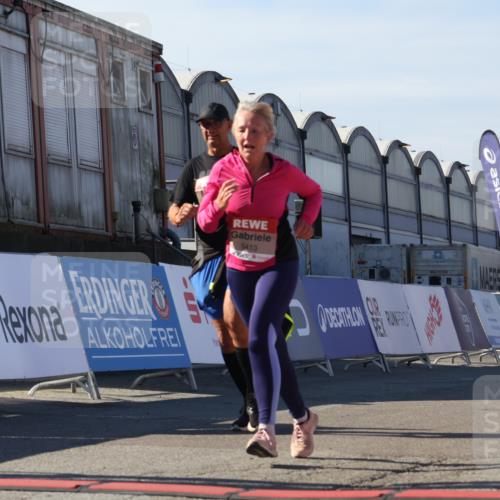03.10.2025 - Köhlbrandbrückenlauf Luisa Fischer http://msf.ph/oto/9040962 03.10.2025 13:33:24 Ziel 4755, 4775, 5211, 5413, 5549, 5783, 6276 meine-sportfotos.de