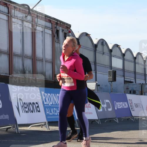 03.10.2025 - Köhlbrandbrückenlauf Luisa Fischer http://msf.ph/oto/9040967 03.10.2025 13:33:24 Ziel 4755, 4775, 5211, 5413, 5549, 5783, 6276 meine-sportfotos.de