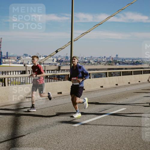 03.10.2025 - Köhlbrandbrückenlauf Michael Burmester http://msf.ph/oto/9040971 03.10.2025 12:22:11 Position 1  meine-sportfotos.de