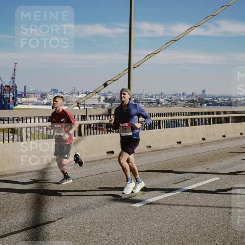 03.10.2025 - Köhlbrandbrückenlauf Michael Burmester http://msf.ph/oto/9040976 03.10.2025 12:22:11 Position 1  meine-sportfotos.de