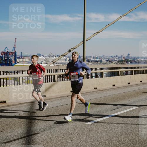 03.10.2025 - Köhlbrandbrückenlauf Michael Burmester http://msf.ph/oto/9040983 03.10.2025 12:22:11 Position 1 4518 meine-sportfotos.de