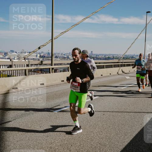 03.10.2025 - Köhlbrandbrückenlauf Michael Burmester http://msf.ph/oto/9040995 03.10.2025 12:22:12 Position 1  meine-sportfotos.de