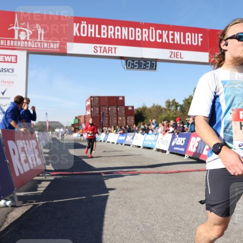 03.10.2025 - Köhlbrandbrückenlauf Lena Gebhardt http://msf.ph/oto/9041003 03.10.2025 12:57:38 Ziel 4032, 4076, 4105, 4518, 6020, 6122, 6767, 6809 meine-sportfotos.de