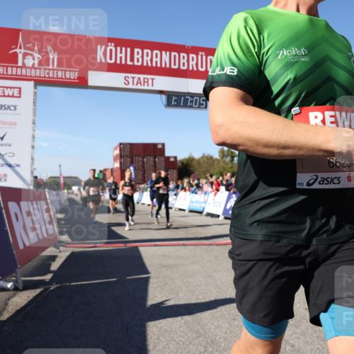 03.10.2025 - Köhlbrandbrückenlauf Lena Gebhardt http://msf.ph/oto/9041006 03.10.2025 13:17:05 Ziel 4242, 4331, 4359, 4361, 4861, 4978, 4982, 5033, 5073, 5087, 5090, 5100, 5302, 5479, 5667, 5840, 6474, 6623, 6626, 6658 meine-sportfotos.de