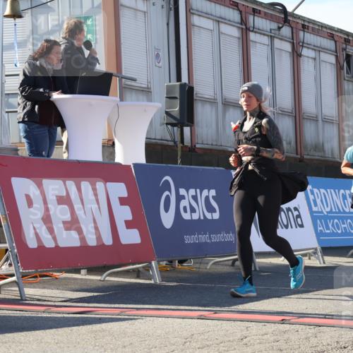 03.10.2025 - Köhlbrandbrückenlauf Luisa Fischer http://msf.ph/oto/9041018 03.10.2025 13:33:30 Ziel 4006, 5179, 5211, 5281, 5413, 5549, 6094, 6276 meine-sportfotos.de