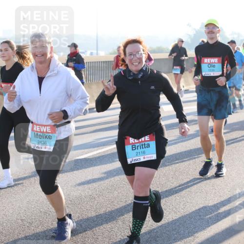 03.10.2025 - Köhlbrandbrückenlauf Lena Gebhardt http://msf.ph/oto/9041019 03.10.2025 09:25:22 Position 1 2436, 2116, 1539, 2451 meine-sportfotos.de