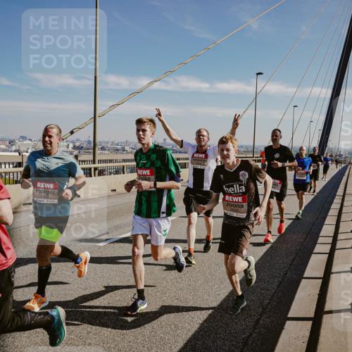 03.10.2025 - Köhlbrandbrückenlauf Michael Burmester http://msf.ph/oto/9041023 03.10.2025 12:22:14 Position 1 6036 meine-sportfotos.de