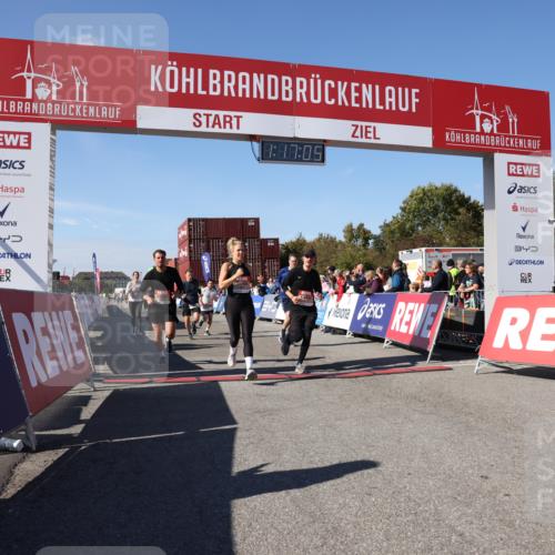 03.10.2025 - Köhlbrandbrückenlauf Lena Gebhardt http://msf.ph/oto/9041026 03.10.2025 13:17:06 Ziel 4242, 4331, 4359, 4361, 4861, 4978, 4982, 5033, 5073, 5087, 5090, 5100, 5479, 5667, 5840, 6431, 6474, 6623, 6626 meine-sportfotos.de