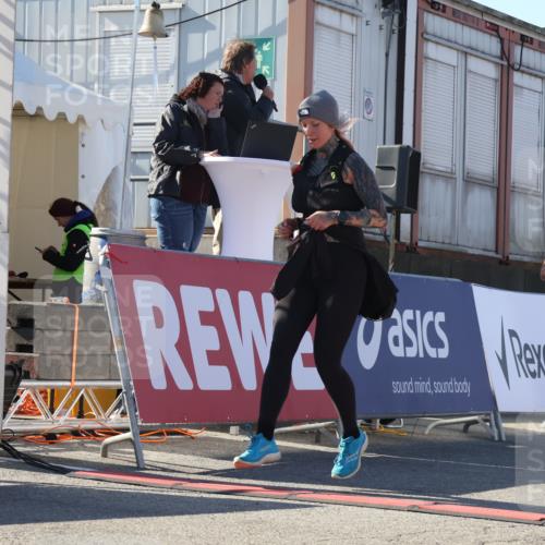 03.10.2025 - Köhlbrandbrückenlauf Luisa Fischer http://msf.ph/oto/9041034 03.10.2025 13:33:31 Ziel 4006, 5179, 5211, 5281, 5413, 5546, 5549, 6094, 6276 meine-sportfotos.de