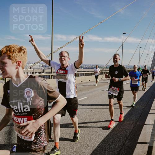 03.10.2025 - Köhlbrandbrückenlauf Michael Burmester http://msf.ph/oto/9041042 03.10.2025 12:22:15 Position 1 50, 4304 meine-sportfotos.de