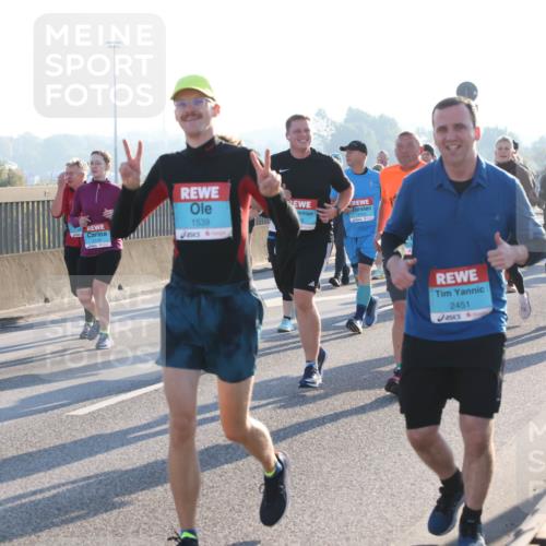 03.10.2025 - Köhlbrandbrückenlauf Lena Gebhardt http://msf.ph/oto/9041050 03.10.2025 09:25:23 Position 1 1539, 2451 meine-sportfotos.de