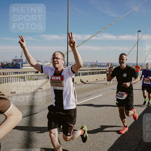 03.10.2025 - Köhlbrandbrückenlauf Michael Burmester http://msf.ph/oto/9041051 03.10.2025 12:22:15 Position 1 4304 meine-sportfotos.de