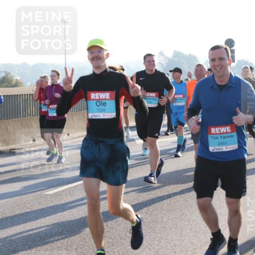 03.10.2025 - Köhlbrandbrückenlauf Lena Gebhardt http://msf.ph/oto/9041053 03.10.2025 09:25:23 Position 1 1539, 1855, 2451 meine-sportfotos.de