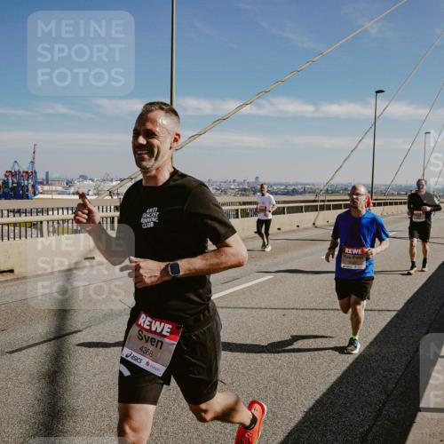 03.10.2025 - Köhlbrandbrückenlauf Michael Burmester http://msf.ph/oto/9041059 03.10.2025 12:22:16 Position 1 4368 meine-sportfotos.de