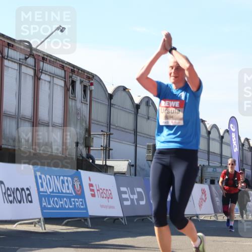 03.10.2025 - Köhlbrandbrückenlauf Luisa Fischer http://msf.ph/oto/9041063 03.10.2025 13:33:33 Ziel 4006, 4744, 5179, 5211, 5281, 5413, 5546, 5549, 6094, 6276 meine-sportfotos.de