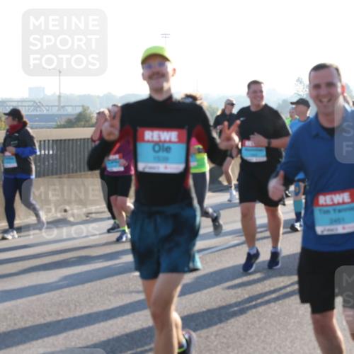 03.10.2025 - Köhlbrandbrückenlauf Lena Gebhardt http://msf.ph/oto/9041065 03.10.2025 09:25:23 Position 1 2451 meine-sportfotos.de