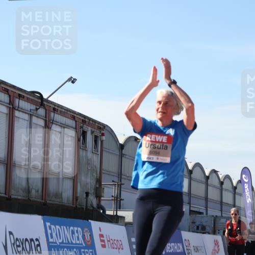 03.10.2025 - Köhlbrandbrückenlauf Luisa Fischer http://msf.ph/oto/9041066 03.10.2025 13:33:33 Ziel 4006, 4744, 5179, 5211, 5281, 5413, 5546, 5549, 6094, 6276 meine-sportfotos.de