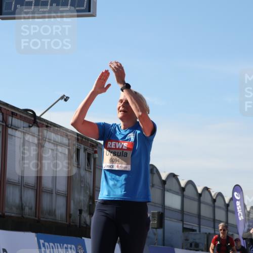 03.10.2025 - Köhlbrandbrückenlauf Luisa Fischer http://msf.ph/oto/9041069 03.10.2025 13:33:33 Ziel 4006, 4744, 5179, 5211, 5281, 5413, 5546, 5549, 6094, 6276 meine-sportfotos.de
