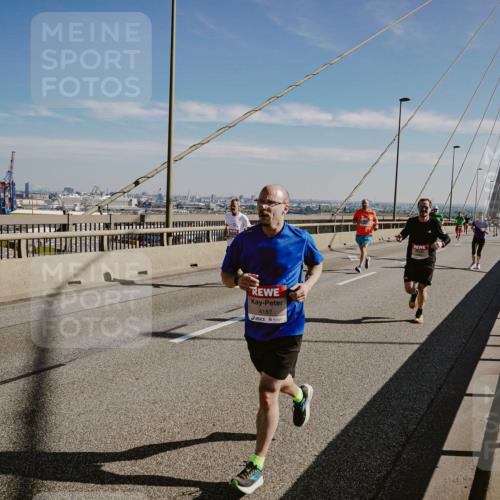 03.10.2025 - Köhlbrandbrückenlauf Michael Burmester http://msf.ph/oto/9041074 03.10.2025 12:22:16 Position 1 4187 meine-sportfotos.de