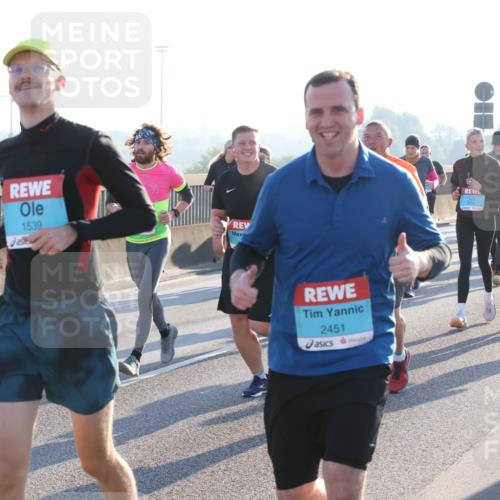 03.10.2025 - Köhlbrandbrückenlauf Lena Gebhardt http://msf.ph/oto/9041075 03.10.2025 09:25:23 Position 1 2415, 1539, 2451 meine-sportfotos.de