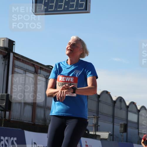 03.10.2025 - Köhlbrandbrückenlauf Luisa Fischer http://msf.ph/oto/9041079 03.10.2025 13:33:34 Ziel 4006, 4744, 5179, 5211, 5281, 5413, 5546, 5549, 6094, 6276 meine-sportfotos.de