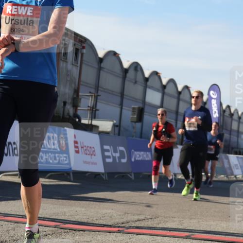 03.10.2025 - Köhlbrandbrückenlauf Luisa Fischer http://msf.ph/oto/9041084 03.10.2025 13:33:34 Ziel 4006, 4744, 5179, 5211, 5281, 5413, 5546, 5549, 6094, 6276 meine-sportfotos.de