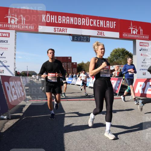 03.10.2025 - Köhlbrandbrückenlauf Lena Gebhardt http://msf.ph/oto/9041088 03.10.2025 13:17:07 Ziel 4242, 4331, 4361, 4861, 4978, 4982, 5033, 5073, 5087, 5090, 5100, 5479, 5667, 5840, 6431, 6474, 6623, 6626 meine-sportfotos.de