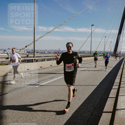 03.10.2025 - Köhlbrandbrückenlauf Michael Burmester http://msf.ph/oto/9041093 03.10.2025 12:22:18 Position 1 6390 meine-sportfotos.de