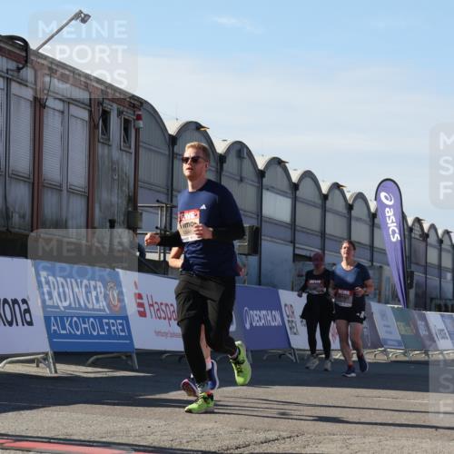 03.10.2025 - Köhlbrandbrückenlauf Luisa Fischer http://msf.ph/oto/9041100 03.10.2025 13:33:35 Ziel 4006, 4744, 5179, 5211, 5281, 5413, 5546, 5549, 5579, 6094, 6276, 6734 meine-sportfotos.de