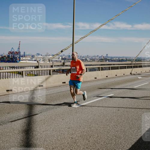 03.10.2025 - Köhlbrandbrückenlauf Michael Burmester http://msf.ph/oto/9041102 03.10.2025 12:22:19 Position 1  meine-sportfotos.de