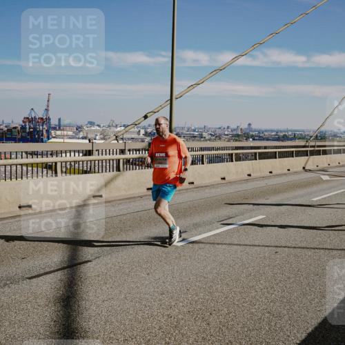 03.10.2025 - Köhlbrandbrückenlauf Michael Burmester http://msf.ph/oto/9041107 03.10.2025 12:22:19 Position 1  meine-sportfotos.de
