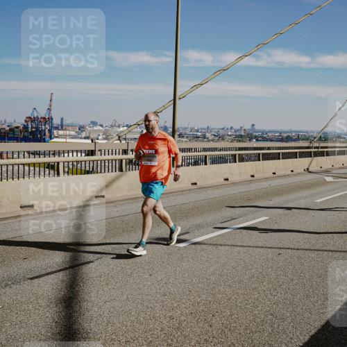 03.10.2025 - Köhlbrandbrückenlauf Michael Burmester http://msf.ph/oto/9041115 03.10.2025 12:22:19 Position 1  meine-sportfotos.de