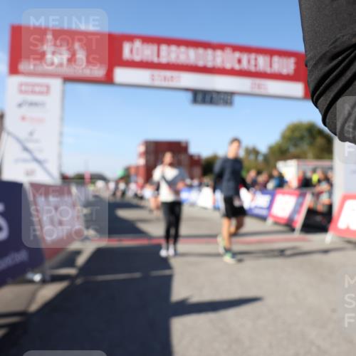 03.10.2025 - Köhlbrandbrückenlauf Lena Gebhardt http://msf.ph/oto/9041116 03.10.2025 13:17:09 Ziel 4242, 4331, 4361, 4861, 4978, 4982, 5033, 5073, 5087, 5090, 5100, 5429, 5479, 5544, 5667, 6431, 6623, 6626 meine-sportfotos.de