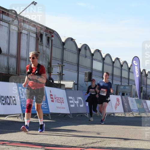 03.10.2025 - Köhlbrandbrückenlauf Luisa Fischer http://msf.ph/oto/9041117 03.10.2025 13:33:36 Ziel 4006, 4744, 5179, 5211, 5281, 5367, 5546, 5549, 5579, 6094, 6276, 6734 meine-sportfotos.de