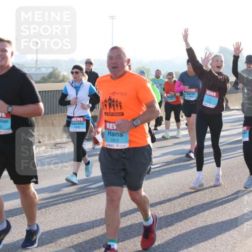 03.10.2025 - Köhlbrandbrückenlauf Lena Gebhardt http://msf.ph/oto/9041121 03.10.2025 09:25:25 Position 1 1855, 3232, 1853, 3770, 1685 meine-sportfotos.de