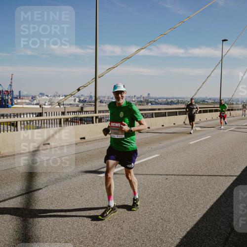 03.10.2025 - Köhlbrandbrückenlauf Michael Burmester http://msf.ph/oto/9041141 03.10.2025 12:22:21 Position 1  meine-sportfotos.de